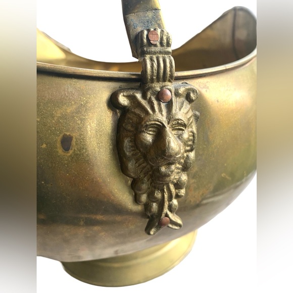 Dutch Copperware Coal Scuttle Vintage Large Lion Head Copper Porcelain Handles - Picture 8 of 11